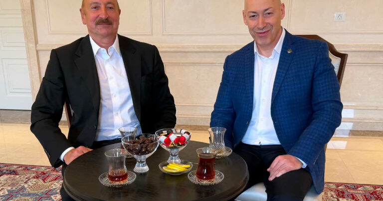 Qordon İlham Əliyevlə birgə fotosunu paylaşdı Qordon İlham Əliyevlə birgə fotosunu paylaşdı