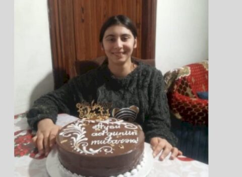 15 yaşlı qız itkin düşdü