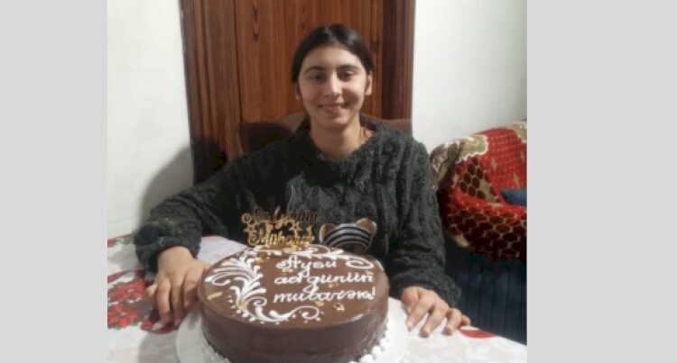 15 yaşlı qız itkin düşdü