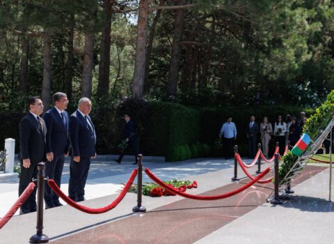22 iyul – Milli Mətbuat Günü ilə əlaqədar Fəxri xiyaban ziyarət edilib – FOTO