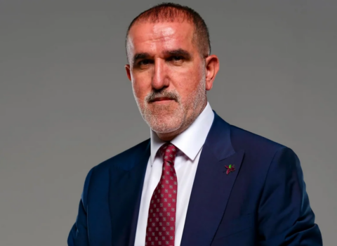 Prezident Rauf Arifoğlunu təltif etdi