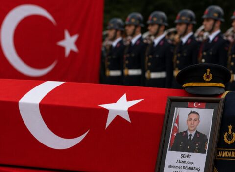 Türkiyədə kişi çağırışa gedən polisi güllələyib öldürdü