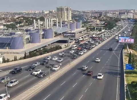 Bakıda üç istiqamətdə nəqliyyatın sıxlığı yaranıb