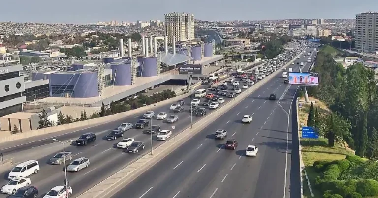 Bakıda üç istiqamətdə nəqliyyatın sıxlığı yaranıb