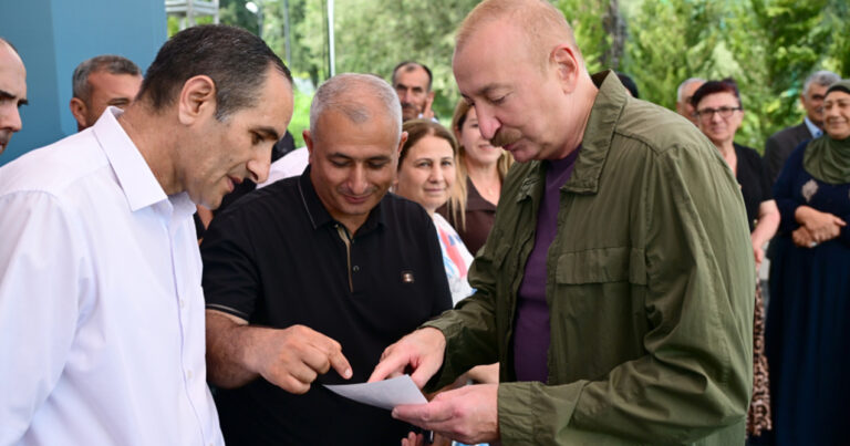 32 il əvvəl Ulu Öndərlə çəkilən şəkil Prezidentə göstərildi – Foto