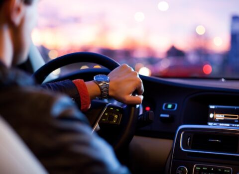 Bakıda səfirlik sürücü axtarır: saatı 11 manat