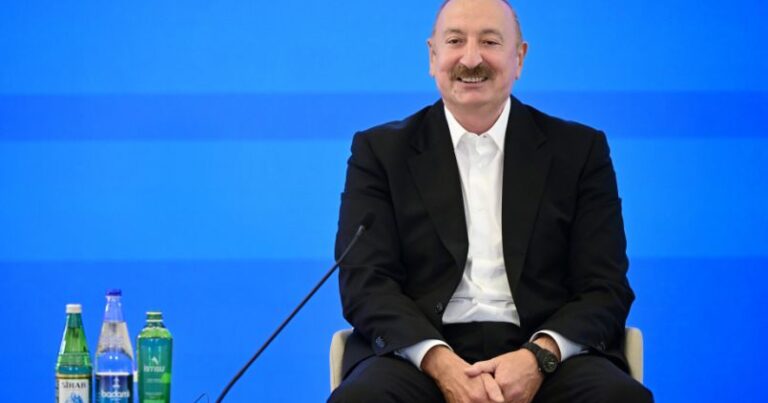 O, mənə verdiyi suala görə vəzifəsindən uzaqlaşdırıldı