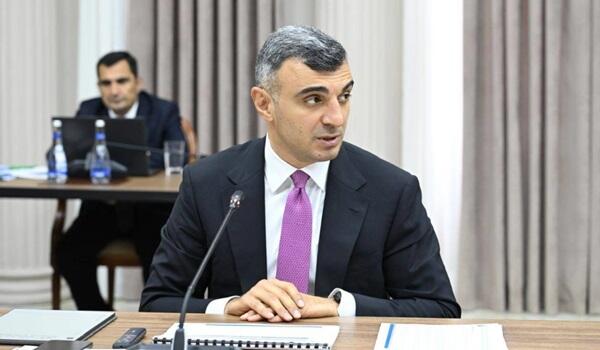 Baş bankir ona vəzifə verdi Baş bankir ona vəzifə verdi