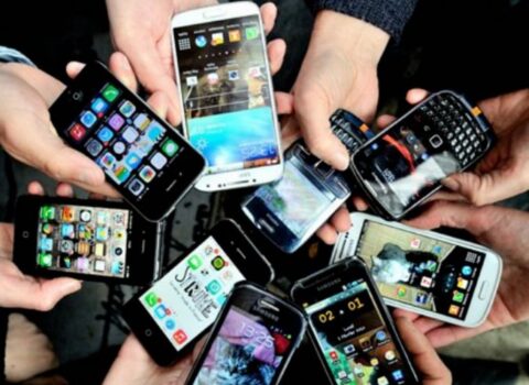 Qırmızı Körpü gömrük postunda 300 mobil telefon aşkarlandı