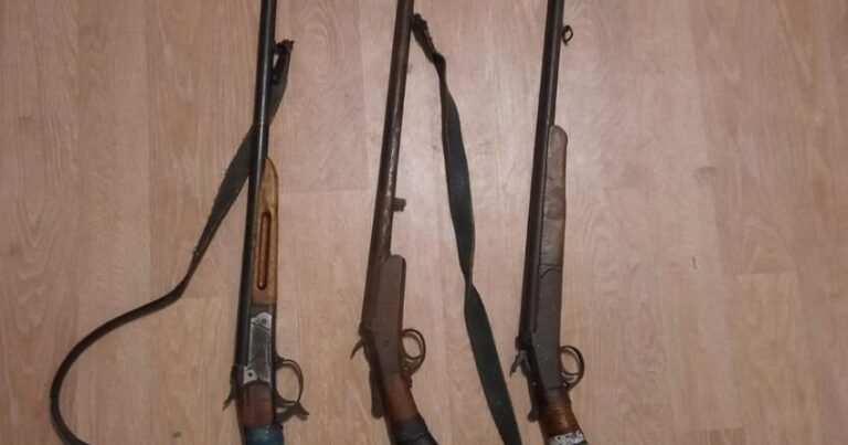 Polis 11 tüfəng və 198 patron aşkarladı Polis 11 tüfəng və 198 patron aşkarladı