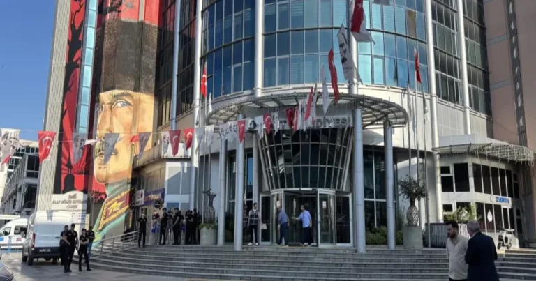 Türkiyədə şok əməliyyat: Mer və daha 30 nəfər saxlanıldı Türkiyədə şok əməliyyat: Mer və daha 30 nəfər saxlanıldı