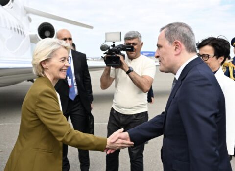 Leyen Azərbaycanda səfərdədir