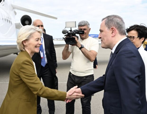 Leyen Azərbaycanda səfərdədir