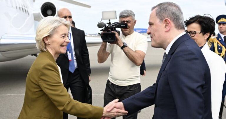 Leyen Azərbaycanda səfərdədir