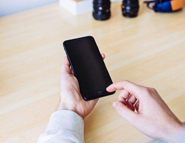 Telefon əlindən düşmürsə… – Sosial media tələsi haqqında DETALLAR