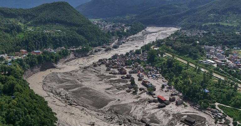Daşqın Nepalı çökdürdü: Hökumət 5 milyard dollarlıq bərpa planını açıqladı Daşqın Nepalı çökdürdü: Hökumət 5 milyard dollarlıq bərpa planını açıqladı