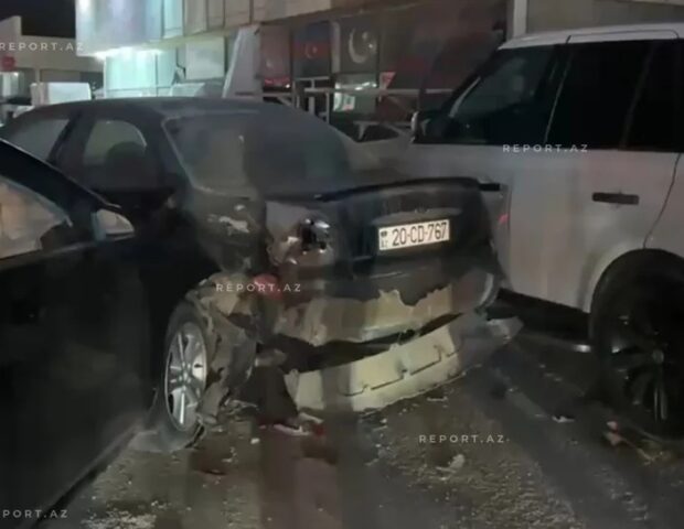 Saray qəsəbəsində zəncirvari qəza olub – FOTO