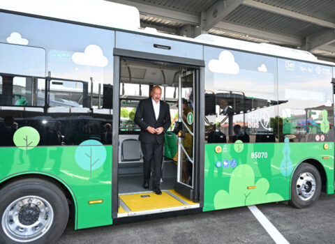 Prezident Naxçıvanda yeni elektrik avtobuslarına baxdı – Yenilənib