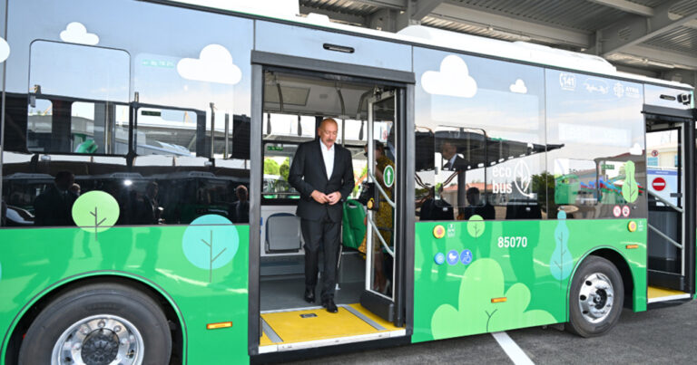 Prezident Naxçıvanda yeni elektrik avtobuslarına baxdı – Yenilənib Prezident Naxçıvanda yeni elektrik avtobuslarına baxdı – Yenilənib
