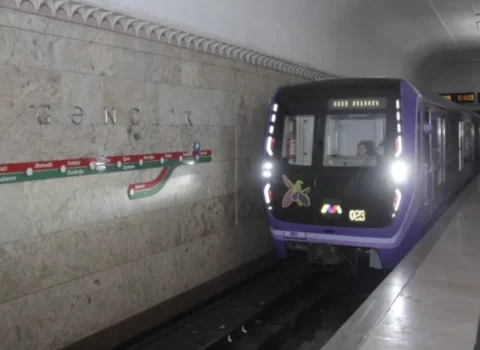 “Əhmədli” stansiyasında sərnişin qatar yoluna düşdü