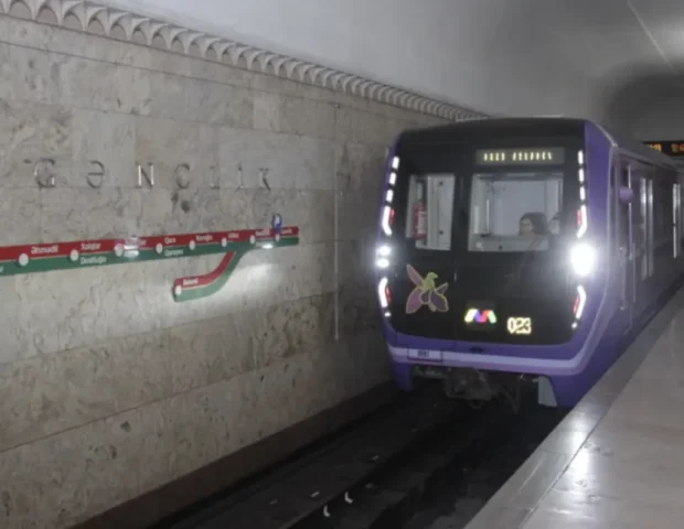 “Əhmədli” stansiyasında sərnişin qatar yoluna düşdü