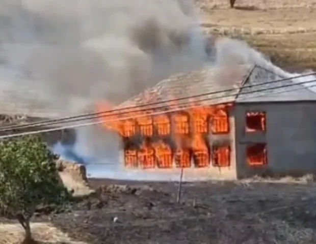 Dəhşət! İkimərtəbəli ev kül oldu 