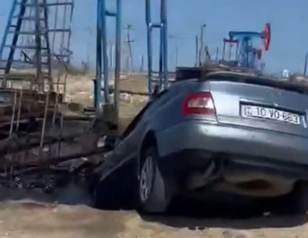 Bakıda “Audi” neft quyusuna düşdü – Video
