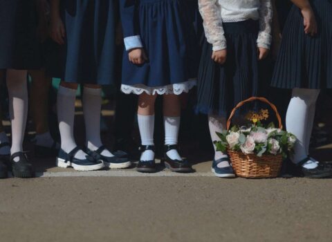 Məktəblilər üçün bu ayaqqabını almayın – Valideynlərin etdiyi təhlükəli səhv