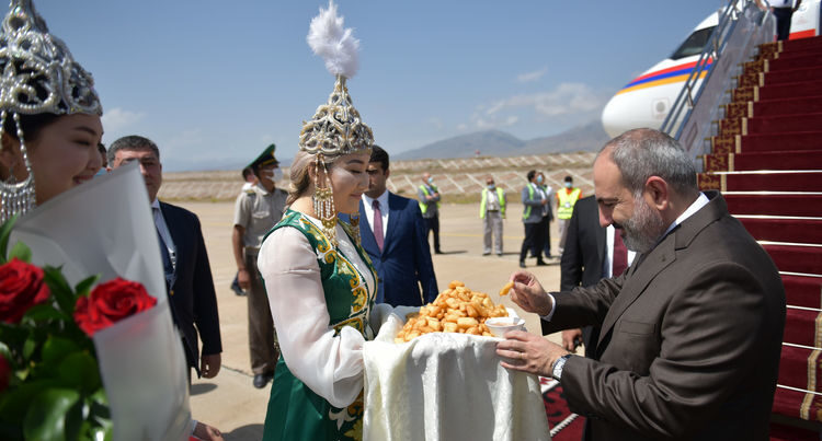 Paşinyan Qırğızıstana yollandı: Aİİ sammitində iştirak edəcək – Bu, İrəvanın Brüsselə mesajıdır?