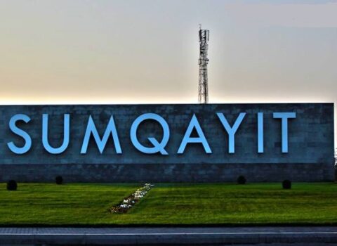 Sumqayıtın mərkəzində biabırçı mənzərə! – VİDEO
