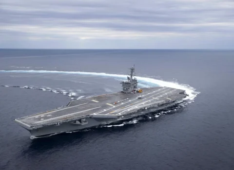 “USS Abraham Lincoln”da vəziyyət GƏRGİNDİR: CENTCOM rəhbəri gəmiyə getdi