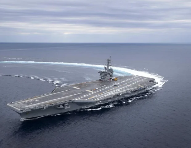 “USS Abraham Lincoln”da vəziyyət GƏRGİNDİR: CENTCOM rəhbəri gəmiyə getdi