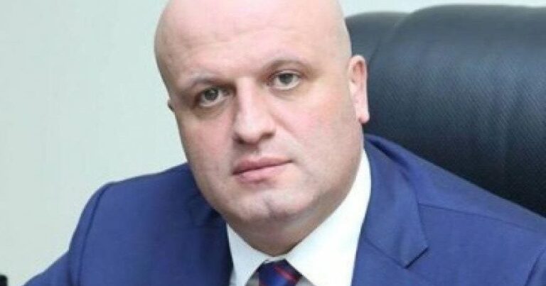 Ermənistanda keçmiş gömrük məmurunun ƏMLAKLARI müsadirə edilir – SİYAHI Ermənistanda keçmiş gömrük məmurunun ƏMLAKLARI müsadirə edilir – SİYAHI