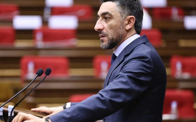 “Heç kimi rahat buraxmayacağam”: Hakim partiyanın deputatı müxalifətlə birgə işləməkdən danışdı “Heç kimi rahat buraxmayacağam”: Hakim partiyanın deputatı müxalifətlə birgə işləməkdən danışdı