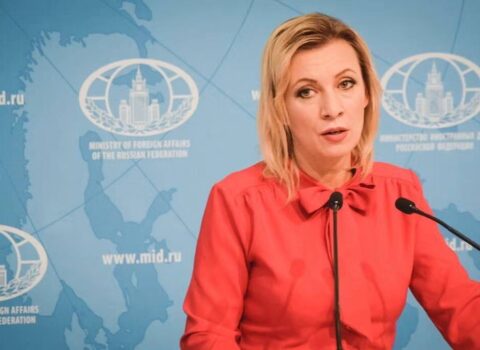 Zaxarova: Moskva İrəvanın Zelenskinin Qələbə Paradı ilə bağlı təhdidlərinə susmasını unutmur