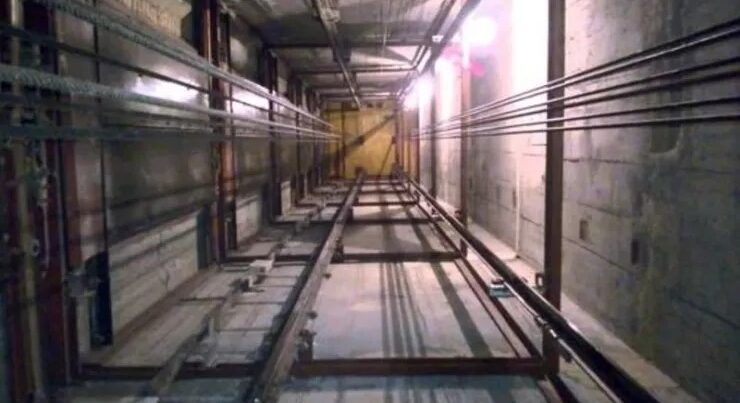 Bakıda ticarət mərkəzində FACİƏ: Liftin şaxtasına düşüb öldü Bakıda ticarət mərkəzində FACİƏ: Liftin şaxtasına düşüb öldü