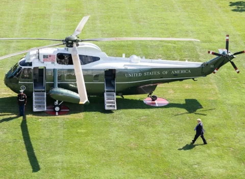 ABŞ Trampın helikopteri ilə bağlı insidenti araşdırır