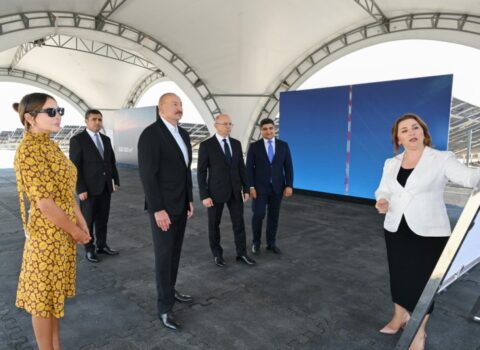 Prezident “Şəms 1” və “Qərbi Üfüq” stansiyalarında görülən işlərlə tanış oldu – Fotolar
