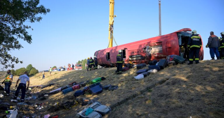 Turist avtobusu aşdı: 12 ölü, 10 yaralı – VİDEO Turist avtobusu aşdı: 12 ölü, 10 yaralı – VİDEO