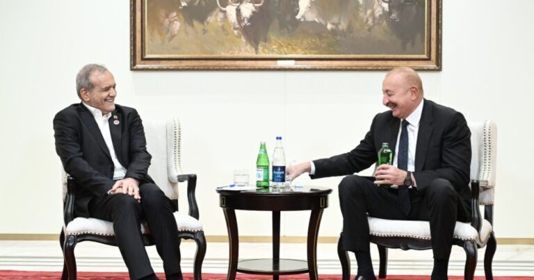 Prezident İlham Əliyev Pezeşkiana: Azərbaycan suyundan iç – VİDEO