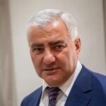 Samvel Karapetyandan Paşinyana sərt sözlər: “Masanın altında ayaqüstə gəzəndə…”