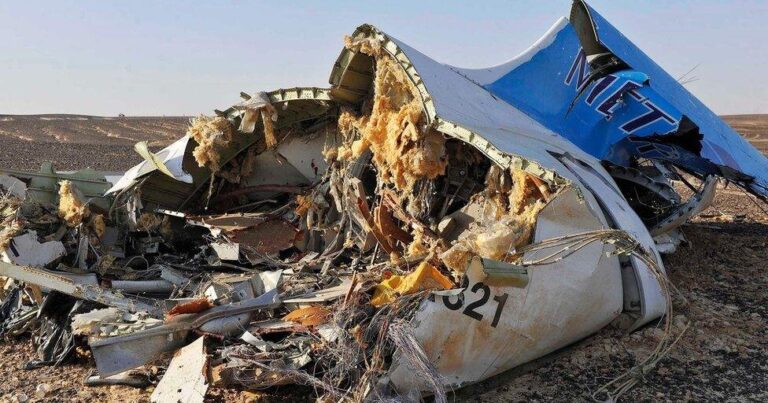 Təyyarə havaya qalxdıqdan 10 saniyə sonra yerə çırpıldı: Pilot öldü Təyyarə havaya qalxdıqdan 10 saniyə sonra yerə çırpıldı: Pilot öldü
