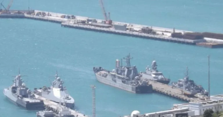 Ukrayna Rusiyanın dörd hərbi gəmisini vurub Ukrayna Rusiyanın dörd hərbi gəmisini vurub