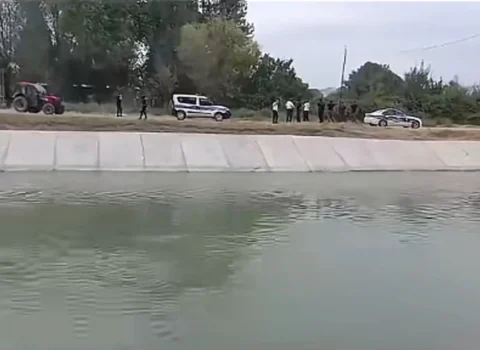 Ağdaşda VAZ su kanalına düşdü