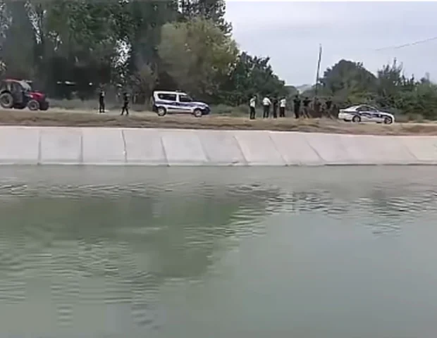 Ağdaşda VAZ su kanalına düşdü