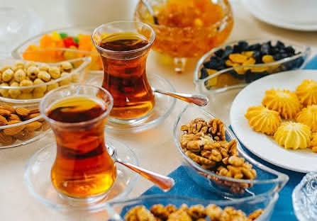Əməkdar jurnalist Bakıda çayxanaların azalmasına ETİRAZ ETDİ