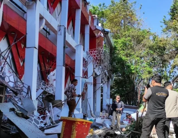 Zəlzələ İndoneziyanı viran qoydu: Ölənlər və yaralıların sayı açıqlandı
