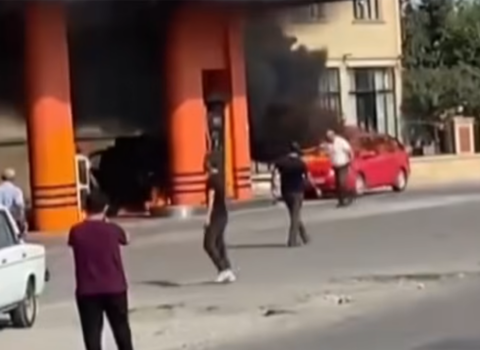 Elə riskə getdi ki, faciənin qarşısını aldı – Video