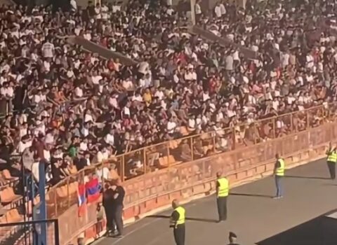 Ermənistanda stadionda Qarabağ separatçılarının əski parçası yığışdırıldı