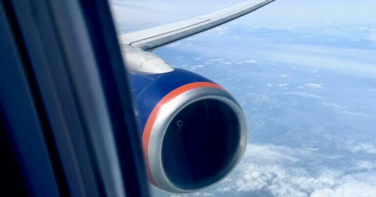 Rusiyalı hərbi ekspert “Aeroflot” reysində üzərində Bakı görüntülü şokoladdan danışdı – FOTO